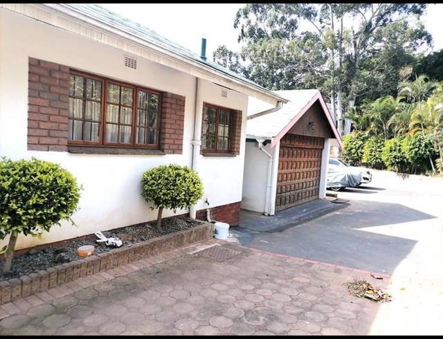 2 BEDROOM PROPERTY TO RENT IN COWIES HILL PARK